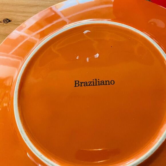 Set of Two Flate plate porcelan red round 11"‎ printed letter M from brazilizno - Picture 3 of 4